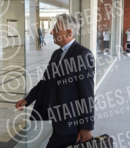 The retrial of former Grocka mayor Dragoljub Simonovic was due to begin in the Second Basic Court in Belgrade on charges that he incited other defendants to set fire to the house of Zig Info journalist Milan Jovanovic on December 12, 2018.U Drugom 