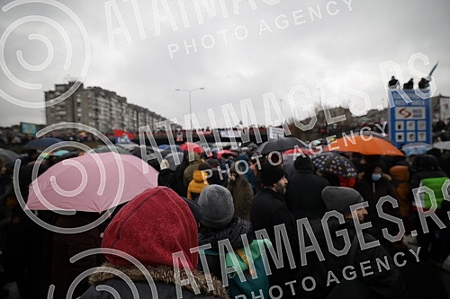 Blockade of traffic on the highway near the Sava Center with a request to ban the work of Rio Tinto in Serbia.
Blokada saobracaja na auto-putua kod Sava centra sa zahtevom za zabranu rada Rio Tinta u Srbiji. Blockade of traffic on the highway near the Sava Center with a request to ban the work of Rio Tinto in Serbia.
Blokada saobracaja na auto-putua kod Sava centra sa zahtevom za zabranu rada Rio Tinta u Srbiji.