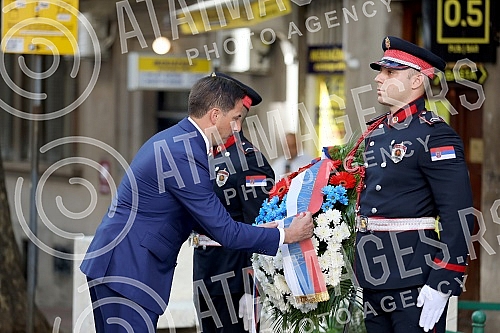 As part of the celebration of Interior Ministry Day and Police Day, a police delegation laid a wreath at the Cukur Fountain, which is of historical importance to the Serbian police, since it clashed with the Turkish army for the first time. U sklop