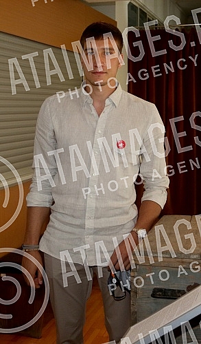 For the tenth time, the US Embassy in Serbia, in cooperation with the  Red Cross of Serbia, marked the anniversary of the tragic attacks on New York and Washington by organizing an action of voluntary blood donation.Ambasada SAD u Srbiji je po deset