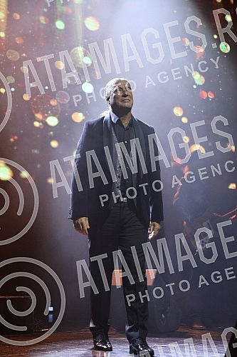 The famous Split tenor Goran Karan, after two big successful concerts in the Serbian capital in 2018 and 2019, returned to the Big Stage of the mts Dvorana.Proslavljeni splitski tenor Goran Karan, nakon dva velika uspesna koncerta u srpskoj preston