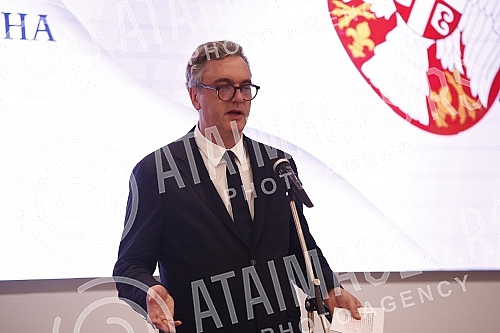 The Prime Minister of Montenegro, Dritan Abazovic, talked with the President of the Serbian Chamber of Commerce, Marko Cadez, and representatives of the Serbian business community about improving economic cooperation between the two countries and str