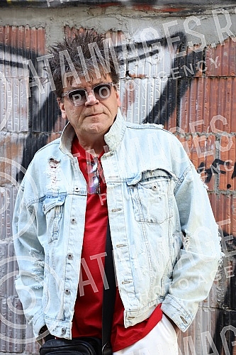 A press conference on the occasion of the announced second concert of the Red Apple group on April 15 in Kombank Hall was held at the Lisbon Club in Kombank Hall.Konferencija za medije povodom najavljenog drugog koncerta grupe Crvena jabuka  15. a