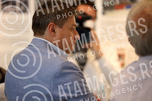 The selector of the Serbian national football team and the winner of the bronze Olympic medal at the Los Angeles Games in 1984, Dragan Stojkovic, visited the exhibition 