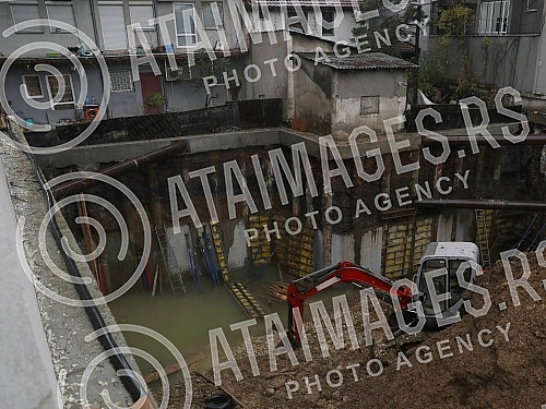 According to the order of the construction inspection, the construction site in Juzni boulevard 94, where, according to the foreigners of the surrounding buildings, the ground started collapsing last night, was closed, the water from the foundation p According to the order of the construction inspection, the construction site in Juzni boulevard 94, where, according to the foreigners of the surrounding buildings, the ground started collapsing last night, was closed, the water from the foundation p