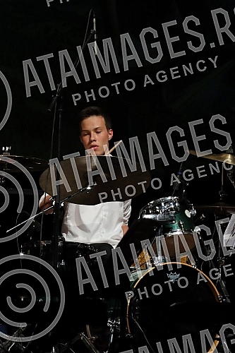 A concert in honor of the legendary drummer Dragoljub Djuricic, the man with the biggest smile on the domestic music scene, was held at the Atelier 212 theater.Koncert u cast legendarnog bubnjara Dragoljuba Djuricica, coveka sa najvecim osmehom na 