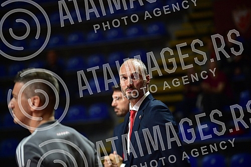 The match of the 1st round of the AdmiralBet Aba league between KK Crvena zvezda mts and KK MZT Skopje Aerodrom was played in the Aleksandar Nikolic hall.Utkamica 1. kola AdmiralBet Aba lige izmedju KK Crvena zvezda mts i KK MZT Skopje Aerodrom odi