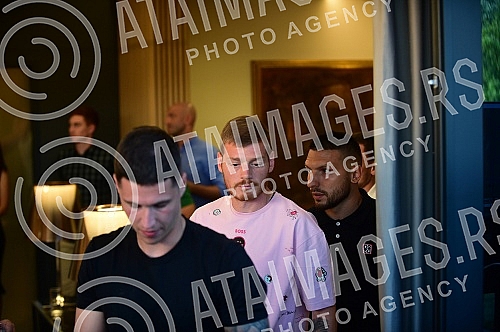 The official promotion of the new set of Nike FK Partizan jerseys for the 2022/23 season was held in the VIP Lounge above the center line of the Partizan stadium.Svecana promocija nove garniture Nike dresova FK Partizan za sezonu 2022/23 odrzana je