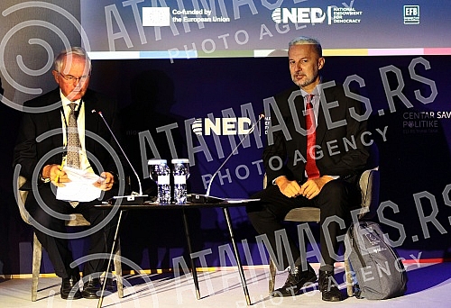 The regional forum on good governance and anti-corruption policies in times of geopolitical uncertainty was opened by the ambassadors of the European Union and the USA to Serbia, Emanuele Giaufret and Christopher Hill.
Regionalni forum o dobrom upra The regional forum on good governance and anti-corruption policies in times of geopolitical uncertainty was opened by the ambassadors of the European Union and the USA to Serbia, Emanuele Giaufret and Christopher Hill.
Regionalni forum o dobrom upra