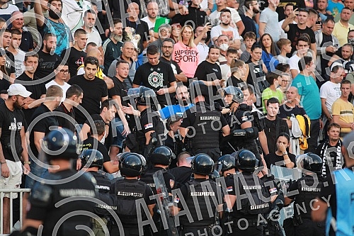 The match of the ninth round of the Linglong Tire Super League of Serbia between FK Partizan and FK Crvena zvezda was played at the Partizan stadium.Utakmica devetog  kola Linglong Tire Super liga Srbije izmedju FK Partizan i FK Crvena zvezda odigr