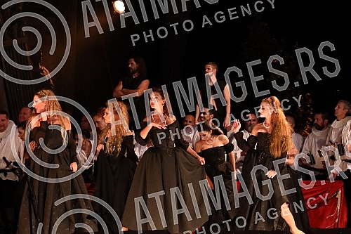 The project Opera on the water on the plateau behind the Geozavod was realized for the fourth time in the capital of Serbia, and the program included an all-evening performance of the opera Rigoletto, in which the main title role was played by the fa