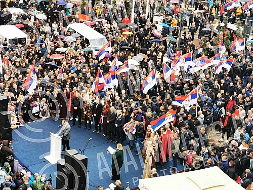 In the northern part of Kosovska Mitrovica, a large national gathering of Serbs from the north of Kosovo and Metekohija began at noon, after the withdrawal from all Kosovo institutions.U severnom delu Kosovske Mitrovice  u podne je poceo veliki nar