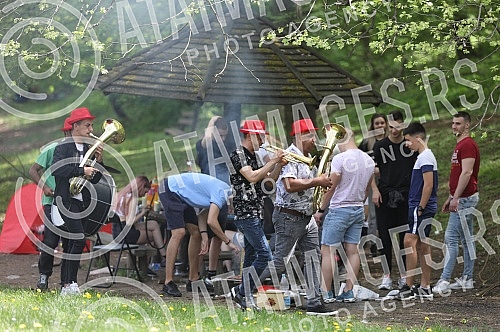Citizens celebrate May 1, International Labor Day, on Kostunajka, and there are also trumpeters.Gradjani proslavljaju 1. maj, medjunarodni dana rada, na Kostunajku, a tu su i trubaci.