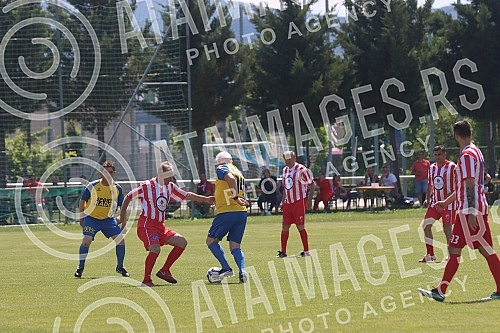 The legends of the Red Star, veterans of the Serbian champions, played a show match today in Vienna against the veterans of the Yugoslav League.Legende Crvene zvezde, veterani sampiona Srbije, odigrali su danas u Becu revijalnu utakmicu protiv vete