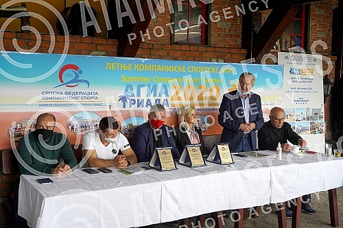 A press conference of the representatives of the Serbian federation of company sports, at which it was announced that they will go to the Summer company sports games in Greece in June. Konferencija za novinare predstavnika Srpske federacije kompani