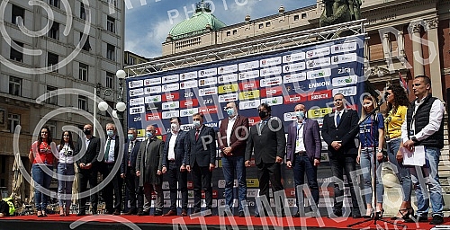 The 15th International Bicycle Race Belgrade - Banja Luka started from the Republic square.Sa Trga republike krenula je 15. Medjunarodna biciklisticka trka Beograd - Banjaluka.