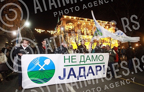In front of the Presidency of Serbia, despite the ban on the gathering, several hundred citizens gathered at a protest organized by the organization Kreni - Promeni, demanding a ban on the extraction of pine and lithium.Ispred Predsednistva Srbije,