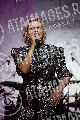 One of the most luxurious voices of the regional music scene, Vanna held her first solo concert in Belgrade in the BitefArtCafe club as part of the tour called 