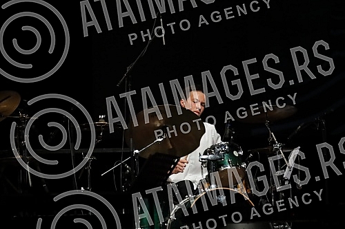 A concert in honor of the legendary drummer Dragoljub Djuricic, the man with the biggest smile on the domestic music scene, was held at the Atelier 212 theater.Koncert u cast legendarnog bubnjara Dragoljuba Djuricica, coveka sa najvecim osmehom na 