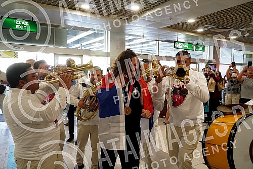 The representative of Serbia in wrestling, Zurab Datunashvili, the winner of the bronze Olympic medal at the Games in Tokyo, arrived in Serbia and on that occasion, a press conference was held at the Nikola Tesla Airport.Reprezentativac Srbije u rv
