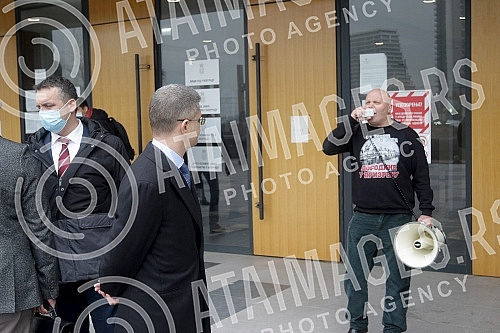 A hearing was held in the High Court for the trial of the lawsuit filed against the President of Serbia, Aleksandar Vucic, by the President of the People's party, Vuk Jeremic, who then addressed the press.U Visem sudu odrzano je rociste za sudjenje