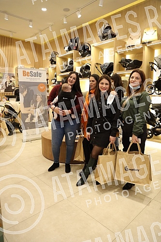 Promotion of new products of the BeSafe and Ergobaby brands with certified educators was held in the Jungle Baby store.Promocija novih proizvoda brendova BeSafe i Ergobaby uz sertifikovane edukatore odrzana je u Jungle Baby prodavnici.