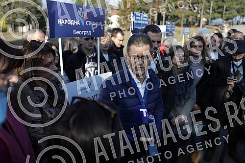 In Tasmajdan Park, People's Party President Vuk Jeremic issued a statement regarding criminal charges against Serbian Prime Minister Ana Brnabic and Ministers Zorana Mihajlovic and Irena Vujovic in connection with plans to open a Rio Tinto lithium mi