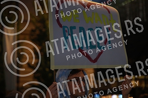 On Republic Square, a group of Russians, Ukrainians, Belarusians and Serbs held a protest meeting together against the war on the occasion of the mobilization announced by Russian President Vladimir Putin.Na Trgu Republike odrzan je protestni skup 