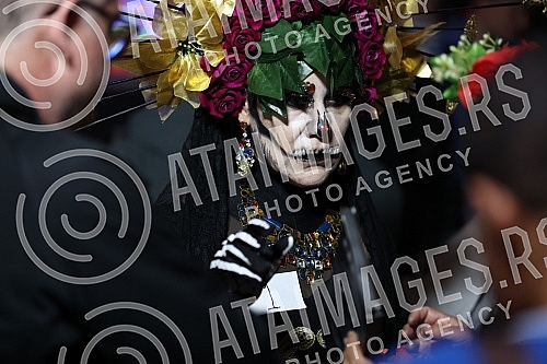 The Embassy of Mexico in Serbia and the Cervantes Institute in Belgrade mark the famous Mexican holiday Day of the Dead with a big celebration and presentation of the traditional altar of the dead.Ambasada Meksika u Srbiji i Institut Servantes u Be