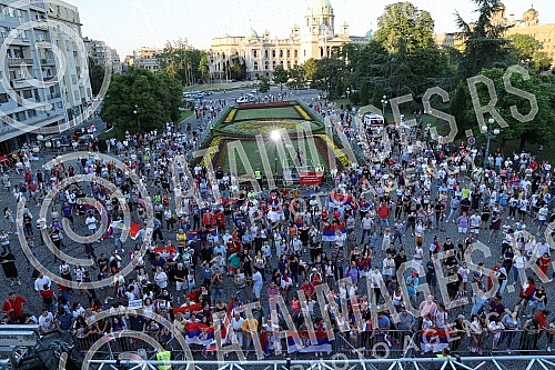 On the terrace of the City Assembly, a solemn reception was organized for the women's basketball team, which won a gold medal at the European Championship. Na terasi Skupstine grada organzovan je svecani docek zenske kosarkaske reprezentacije, koje