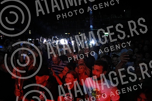 Famous blues guitarist and singer Ana Popovic performed with her band in Belgrade's Barutana, as part of a European tour promoting her latest album 
