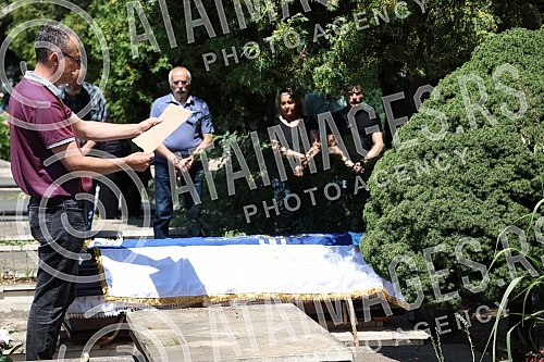 The deputy head of the BIA, Milorad Bracanovic, was buried at the New Cemetery on Bezanijska Kosa.Zamenik sefa BIA Milorad Bracanovic sahranjen je na Novom groblju na Bezanijskoj kosi.