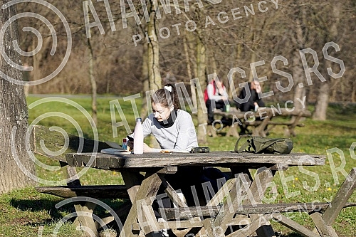 A large number of citizens enjoyed a beautiful sunny day on Ada Ciganlija on the first day of 2021. Veliki broj gradjana uzivao je u predivnom suncanom danu na Adi Ciganliji prvog dana 2021. godine.
