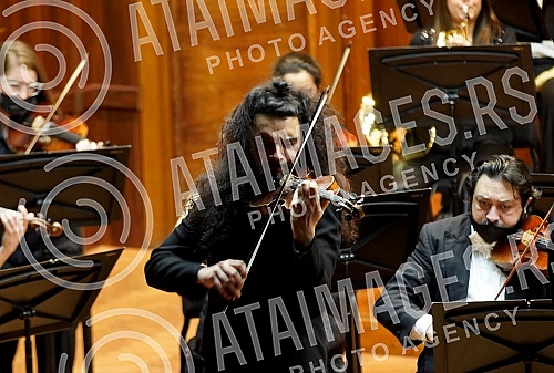 Prominent Serbian and world violinist Nemanja Radulovic and the Belgrade Philharmonic under the direction of conductor Danijel Rajskin held a concert in Kolarac.Istaknuti srpski i svetski violinista Nemanja Radulovic  i Beogradska filharmonija pod 