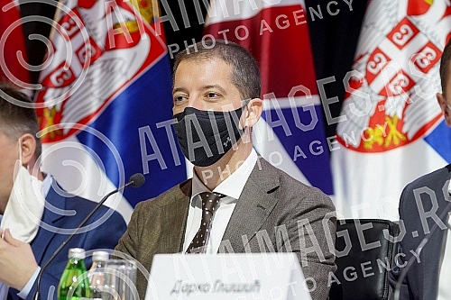 The Serbian Progressive Party is holding a session of the Main Board in Kombank Hall, at which it will be discussed about the united with the party of Aleksandar Sapic, the Serbian Patriotic Alliance, but also the problems within the party.
Srpska n The Serbian Progressive Party is holding a session of the Main Board in Kombank Hall, at which it will be discussed about the united with the party of Aleksandar Sapic, the Serbian Patriotic Alliance, but also the problems within the party.
Srpska n