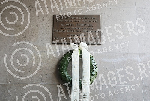 At 35 Svetogorska Street, representatives of journalists' associations laid wreaths at the site where journalist Slavko Curuvija was killed in 1999.U Svetogorskoj 35, predstavnici novinarskih udruzenja polozili su vence na mestu gde je 1999. godine