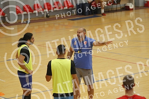 The handball players of Crvena zvezda Grundfos are preparing in Ub, where in the coming days they will play a friendly match against the hosts Ub.Rukometasi Crvene zvezde Grundfos su na pripremama u Ubu, gde ce u narednim danima odigrati jednu prij