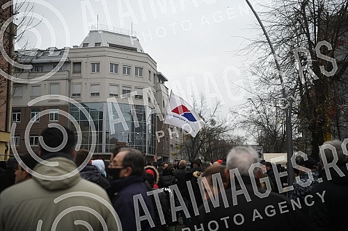 Hundreds of members, activists and sympathizers of the Serbian Progressive Party gathered for a rally called 