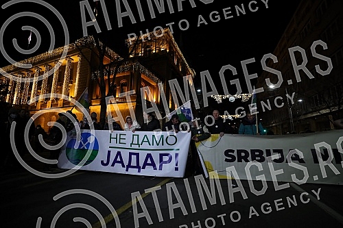 In front of the Presidency of Serbia, despite the ban on the gathering, several hundred citizens gathered at a protest organized by the organization Kreni - Promeni, demanding a ban on the extraction of pine and lithium.Ispred Predsednistva Srbije,