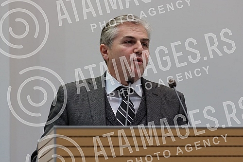 Organized by the Serbian movement Dveri in the hall of the Municipal Assembly of Stari grad, a panel discussion was held on the referendum LET'S NOT GIVE A CONSTITUTION!U organizaciji Srpskog pokreta Dveri u sali Skupstine opstine Stari grad odrzan