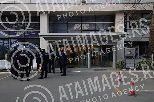 In front of the RTS building, where members of the organization Worthy of Serbia were earlier today, expressing alleged dissatisfaction with the work of RTS, forcibly entered the building of that media house in Takovska Street, there are police, but 
