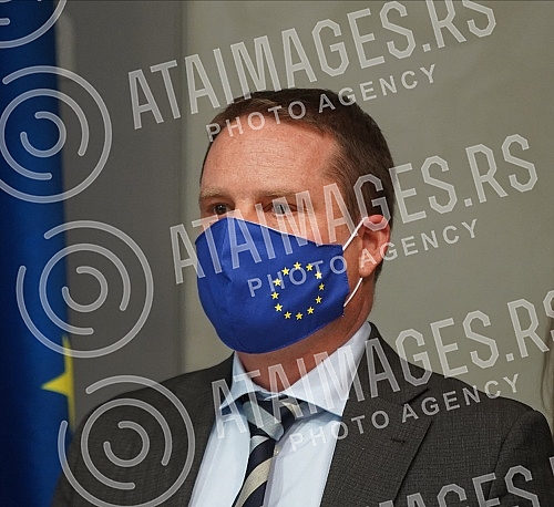 Minister of European integration Jadranka Joksimovic welcomed the first contingent of 57,000 doses of AstraZeneca vaccines through the COVAX mechanism at the 