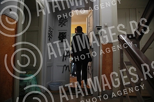 In the premises of Women in Black, a joint cleaning of hate graffiti was organized by representatives of several civil society organizations.
U prostorijama Zena u crnom organizovano je zajednicko ciscenje grafita mrznje od predstavnika vise organi In the premises of Women in Black, a joint cleaning of hate graffiti was organized by representatives of several civil society organizations.
U prostorijama Zena u crnom organizovano je zajednicko ciscenje grafita mrznje od predstavnika vise organi