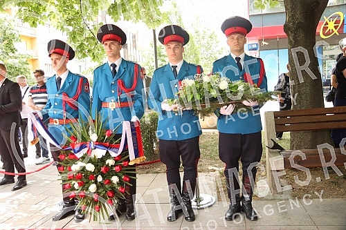 In Banja Luka, the 30th anniversary of the death of 12 babies at the Clinical Center due to lack of oxygen was marked at the Zivot memorial.U Banjaluci je kod spomen-obelezja Zivot obelezena 30. godisnjica stradanja 12 beba u Klinickom centru zbog 