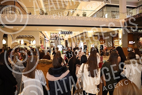 Famous Italian brand KIKO Milano is organizing the first MAKE-UP MARATHON this weekend in the shopping center Galerija in Belgrade, and on the first day the first face of the KIKO Milano brand in Serbia, influencer Dunja Jovanic and make-up artist Dr