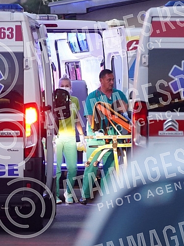 Children who were injured in a traffic accident in Bulgaria, when the bus overturned, arrived at the University Children's Clinic in Tirsova, where their treatment will continue.Deca koja su povredjena u saobracajnoj nesreci u Bugarskoj, kada se pr