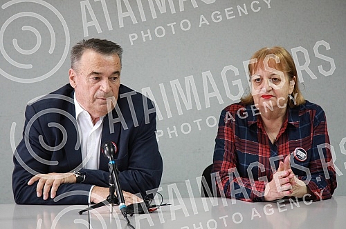 A press conference was held at the premises of the Serbian Radical Party, at which SRS Vice President Milorad Mircic spoke. U prostorijama Srpske radikalne stranke odrzana je konferencija za novinare na kojoj je govorio potpredsednik SRS Milorad Mi
