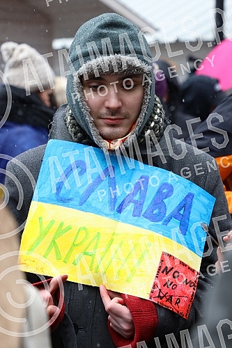 A gathering of non-governmental organizations against the Russian invasion of Ukraine began in Knez Mihailova Street in downtown Belgrade, in front of the Cultural Center.Skup nevladinih organizacija protiv ruske invazije na Ukrajinu, poceo je u Kn