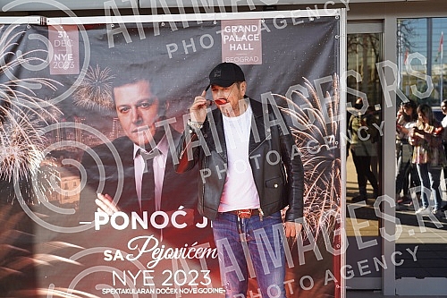In front of Hall 5 of the Belgrade Fair, a media conference was held where the spectacular reception of 2023 with Aco Pejovic was announced.Ispred hale 5 Beogradskog sajma odrzana je konferencija za medije na kojoj je najavljen spektakularni docek 