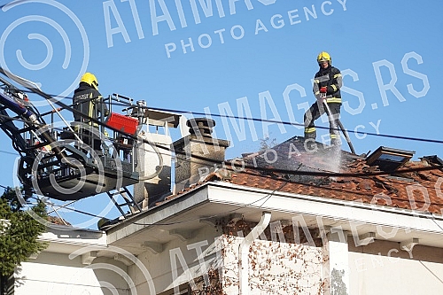 A fire broke out in the residence of the Croatian Embassy, located at 17b Sanje Zivanovic Street in Senjak. U rezidenciji Hrvatske ambasade koja se nalazi u Ulici Sanje Zivanovic 17b na Senjaku  izbio je pozar.